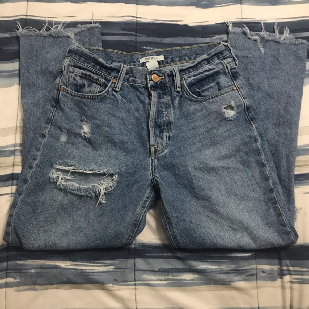 Women’s Distressed Straight Jeans